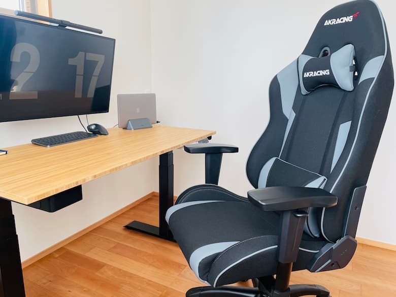 AKRacing Wolf レビュー。組み立て簡単。女性の身長でもOK。勉強やテレワークがサクサク捗るゲーミングチェア。