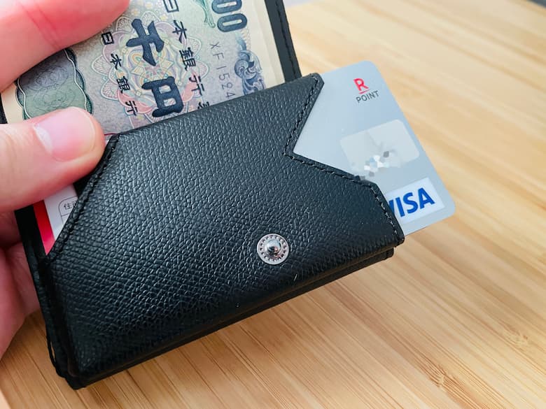 アブラサス 小さい財布 レビュー。鍵も付けられてミニマル。使いにくいのかも検証。
