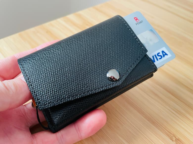 アブラサス 小さい財布 レビュー。鍵も付けられてミニマル。使いにくいのかも検証。
