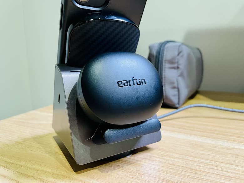 EarFun Air S レビュー！マルチポイント、ワイヤレス充電が便利。片耳でも使用可能。通話品質も検証。