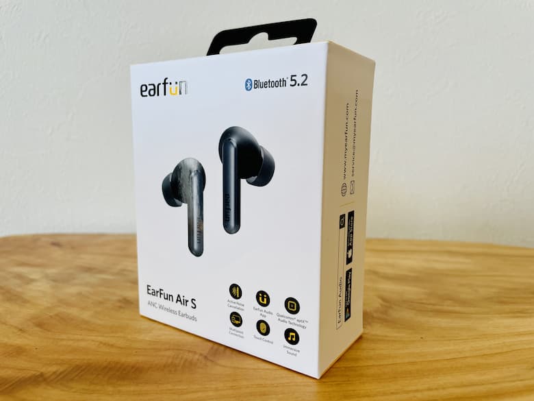EarFun Air S レビュー！マルチポイント、ワイヤレス充電が便利。片耳でも使用可能。通話品質も検証。