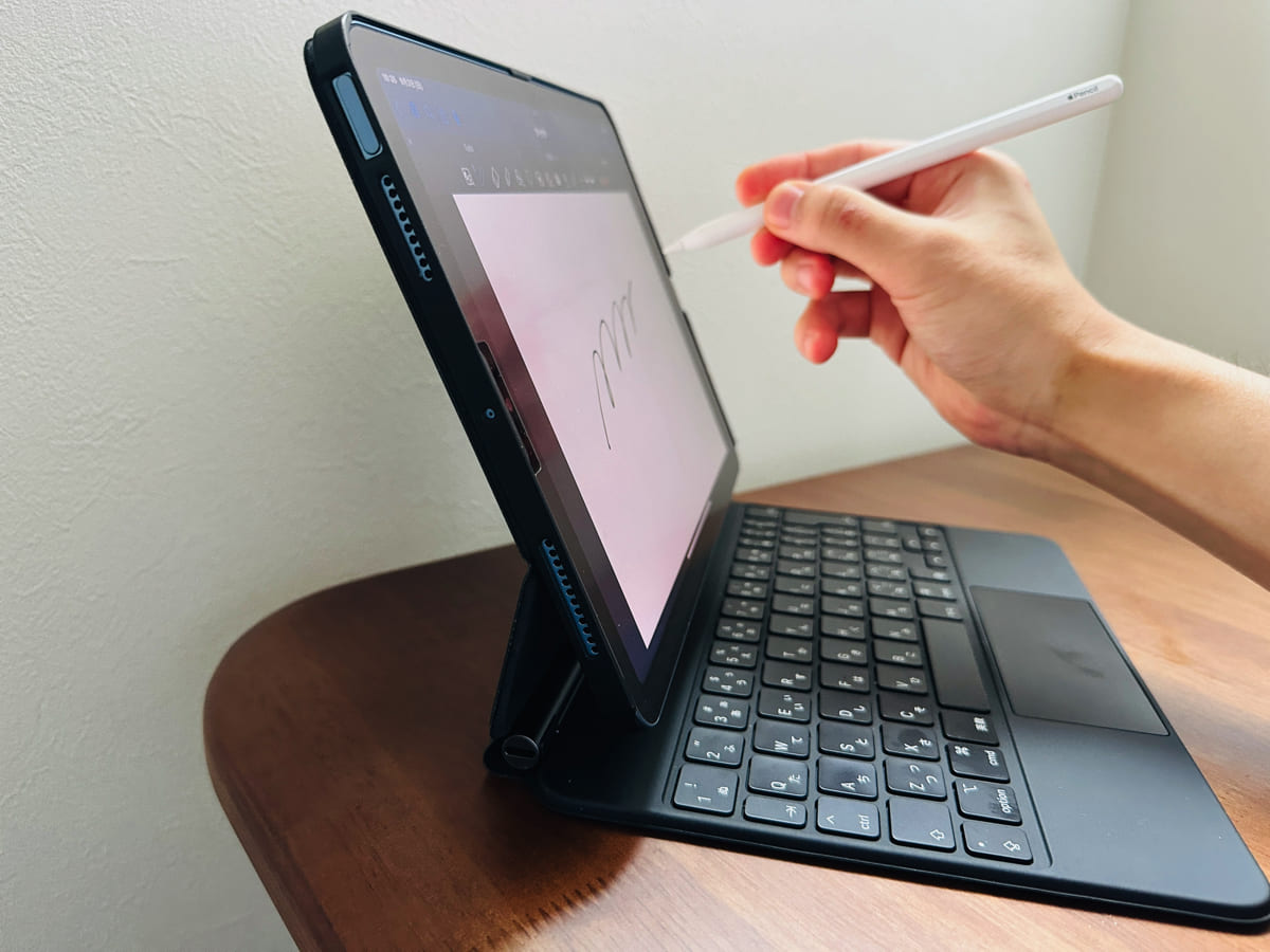 使いにくい？iPad Magic Keyboard レビュー！Air 第5世代の純正キーボードとしてガッツリ使用した感想。
