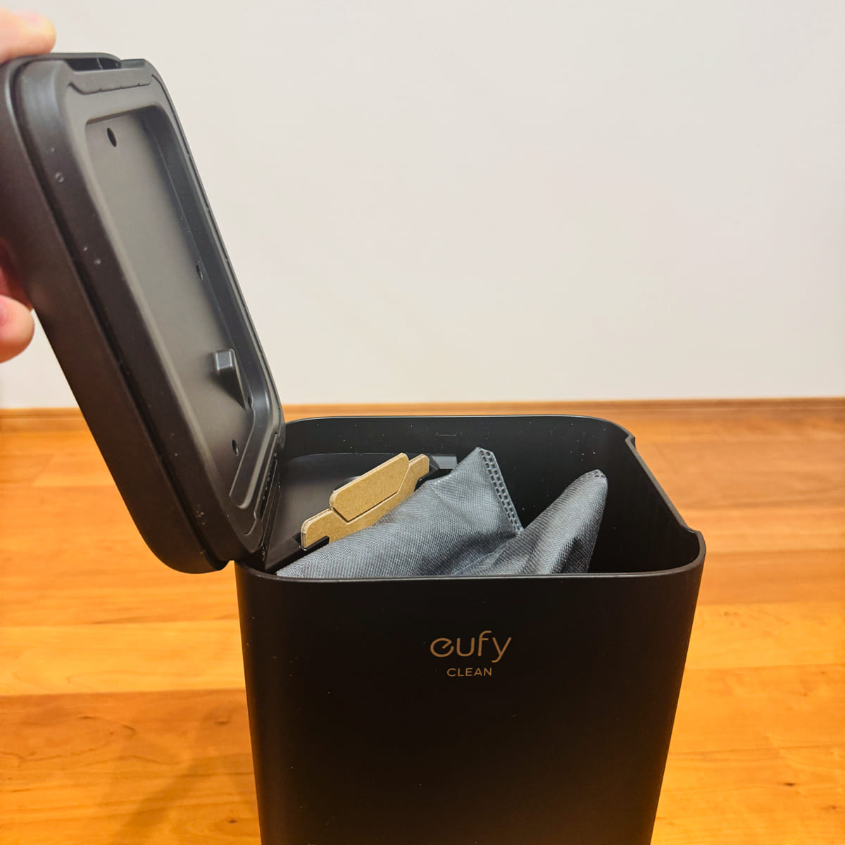 Eufy Clean X8 Pro with Self-Empty Station レビュー！驚くほど毛が絡まない！吸引力バツグンのロボット掃除機。